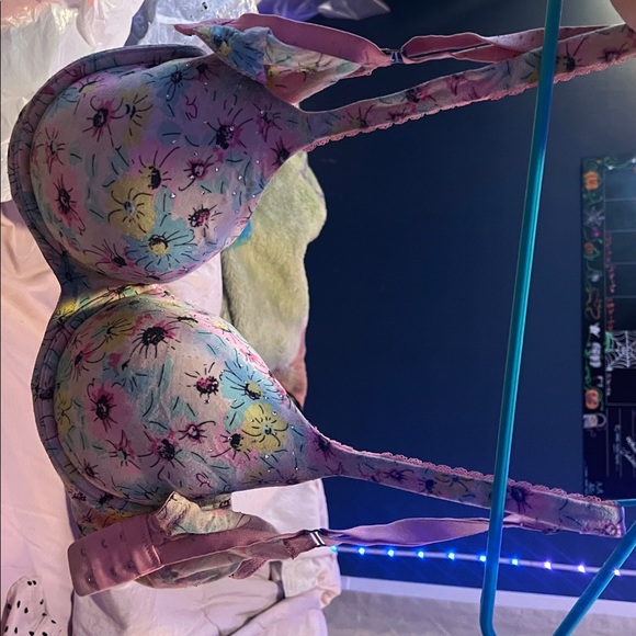 Very old bra - Picture 2 of 4